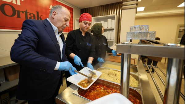 Yüreğir’de yurttaşlar ramazanı kent lokantasında yaşıyor