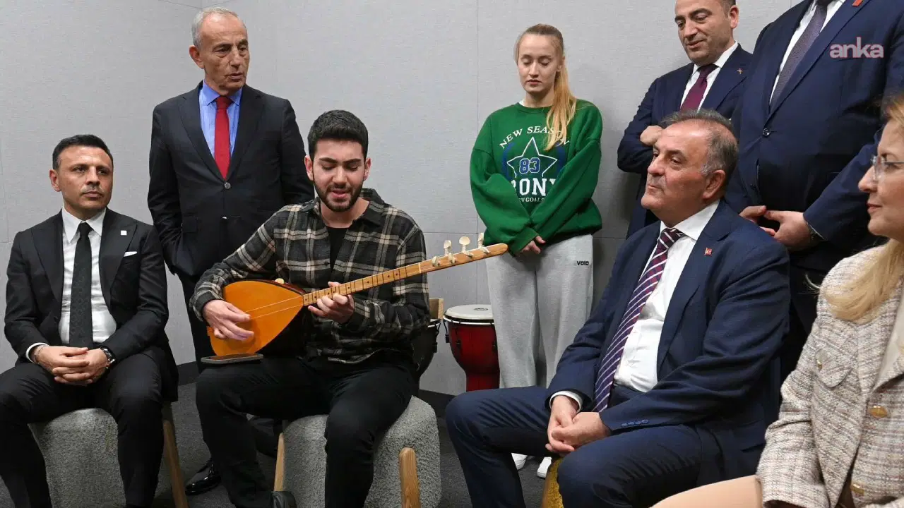 Özgür Çelik duyurdu… “Filenin Sultanları Gençlik Merkezi hayırlı olsun”