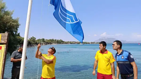 Hastanealtı Plajı’nda Mavi Bayrak yeniden gönderde