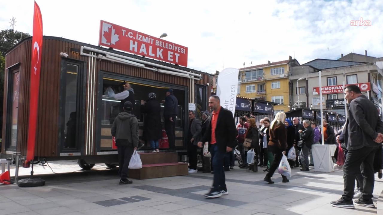 Kocaeli’de ucuz et kuyruğuna giren emekliler: 'Millet boşuna mı kuyruğa giriyor'