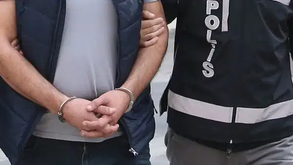 Türkiye-Yunanistan-Fransa hattındaki 'göçmen kaçakçılığı' ağına operasyon: 14 gözaltı