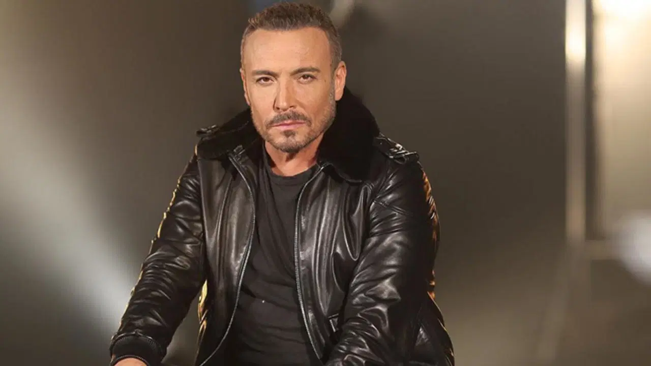 Cenk Eren hayranlarını korkuttu: Sahnede talihsiz kaza!