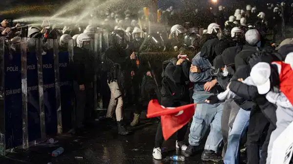 'Toplantı ve yürüyüş, kanaat ve düşünce açıklama yöntemi'