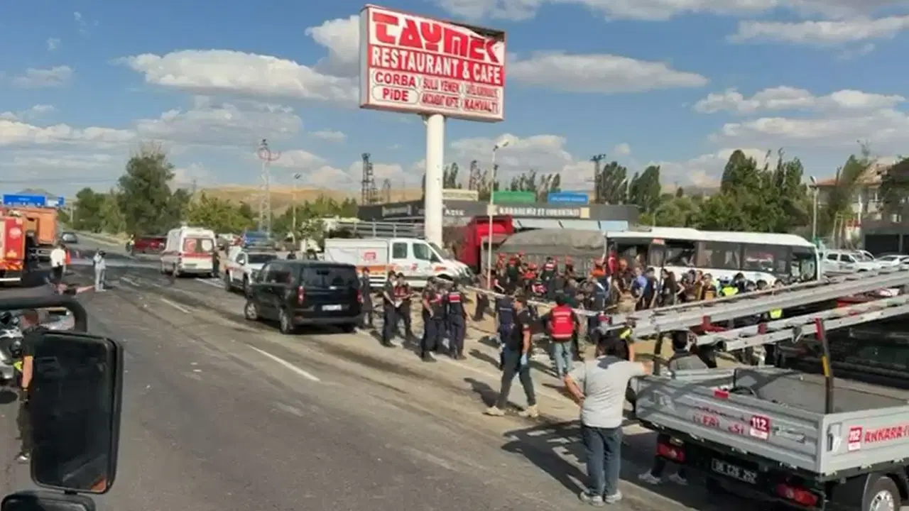 Ankara'da midibüs ile kamyon çarpıştı: 1 ölü, çok sayıda yaralı
