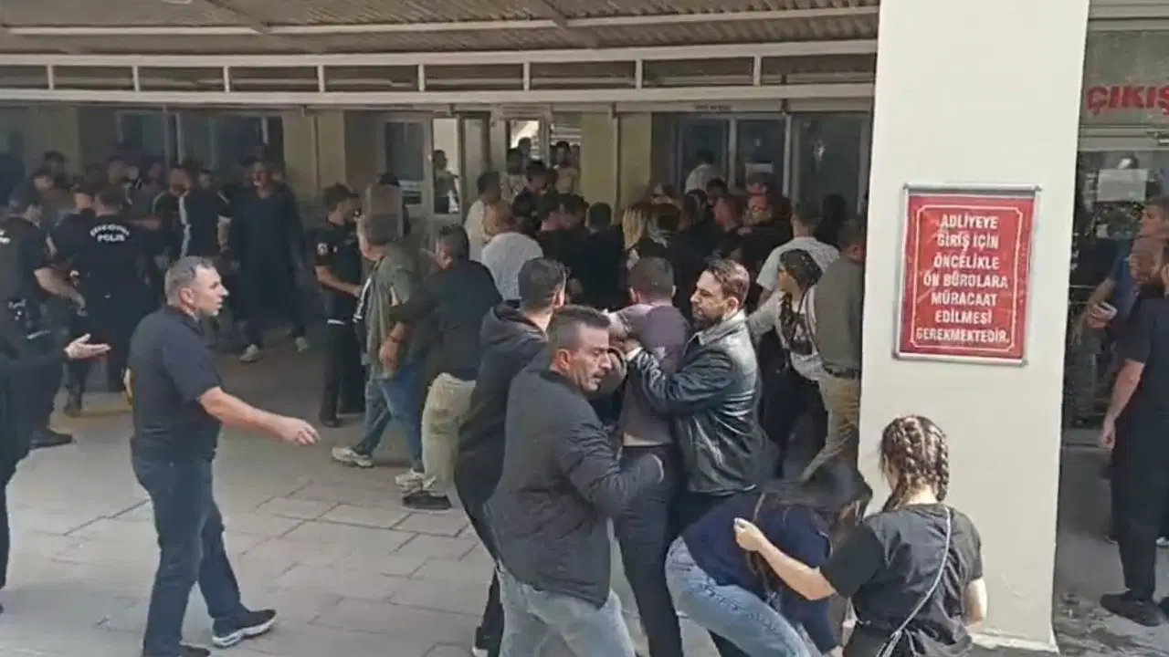 Sakarya'daki 'ters bakma' cinayetinde karar: Müebbet hapis cezası verildi, adliye önünde kavga çıktı
