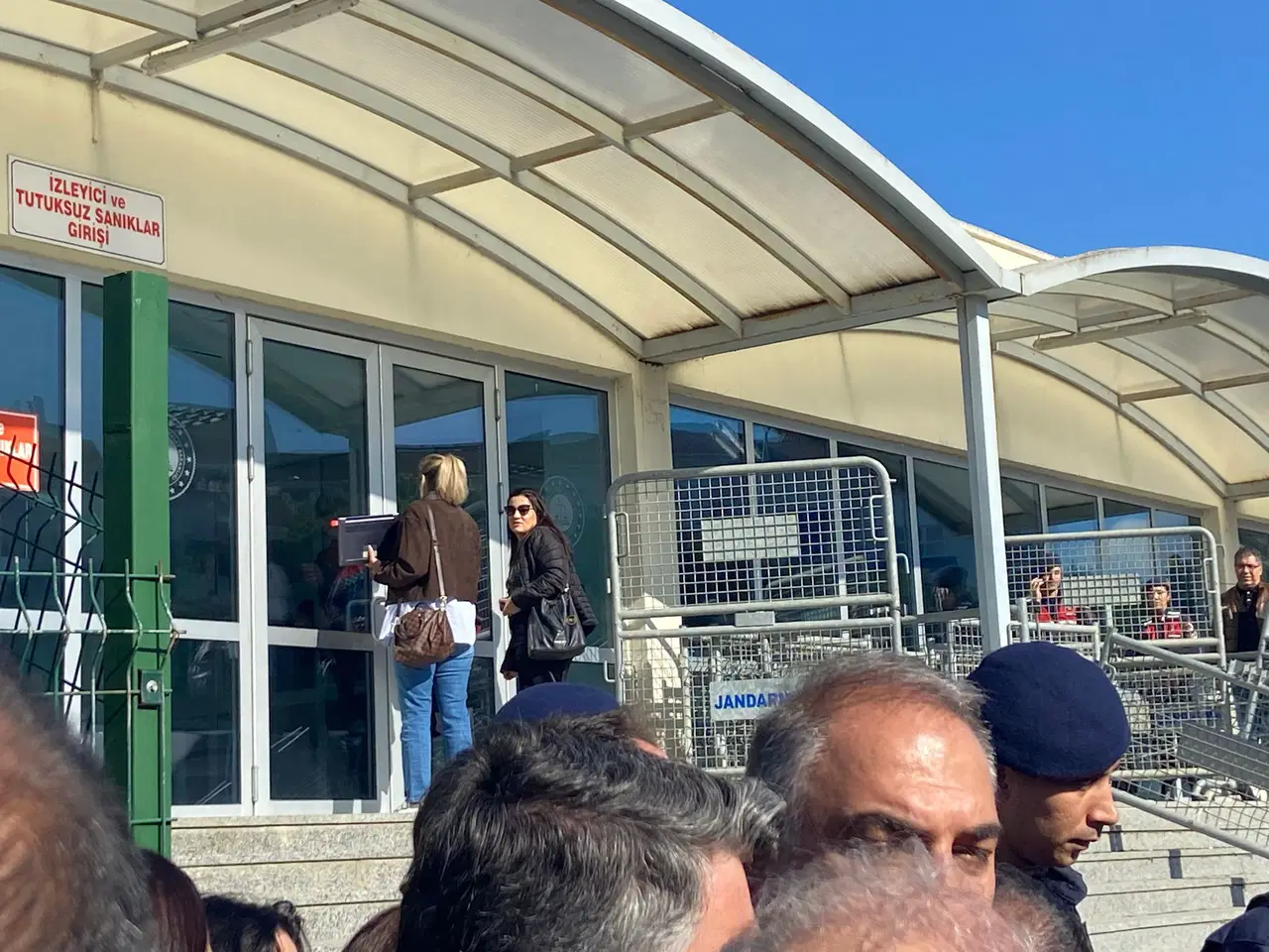 Duruşma salonu ve güvenlik