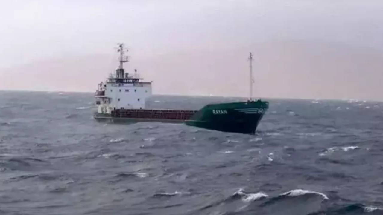 Çanakkale Boğazı'ndan geçen kuru yük gemisi arıza yaptı!