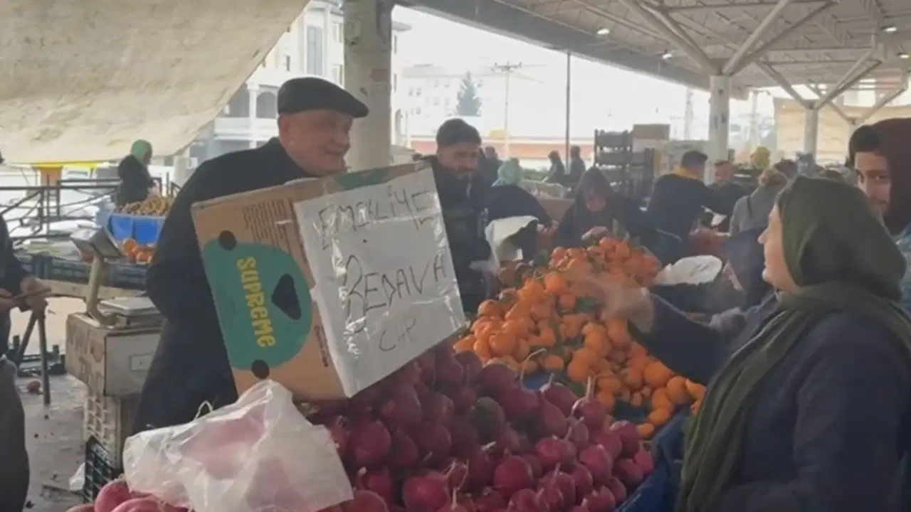 CHP’li vekil, emekliye turp dağıttı: ‘AKP hükümeti en azından utanır diye…’