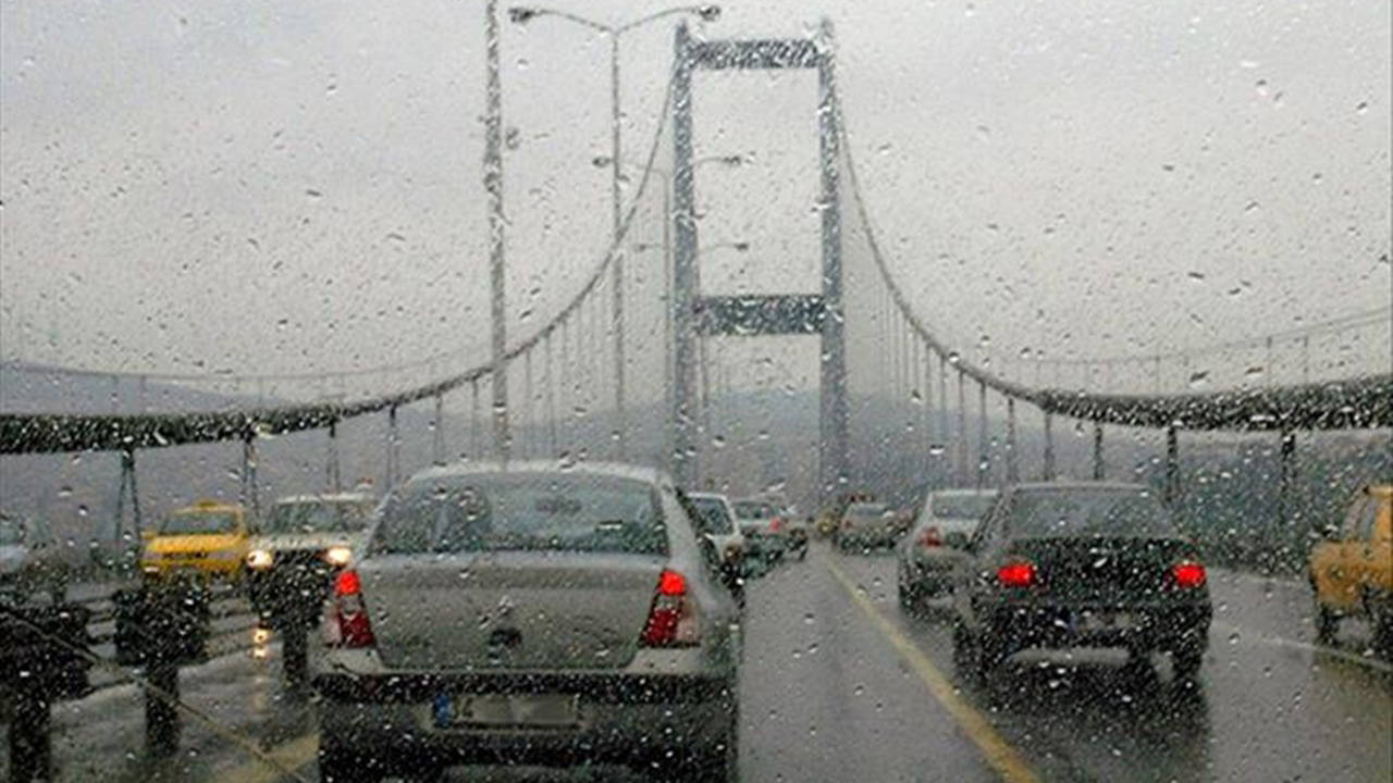 İstanbul'da trafiği yağmur vurdu