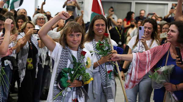 Thunberg’in de aralarında olduğu Sumud Filosu aktivistleri Yunanistan’a ulaştı