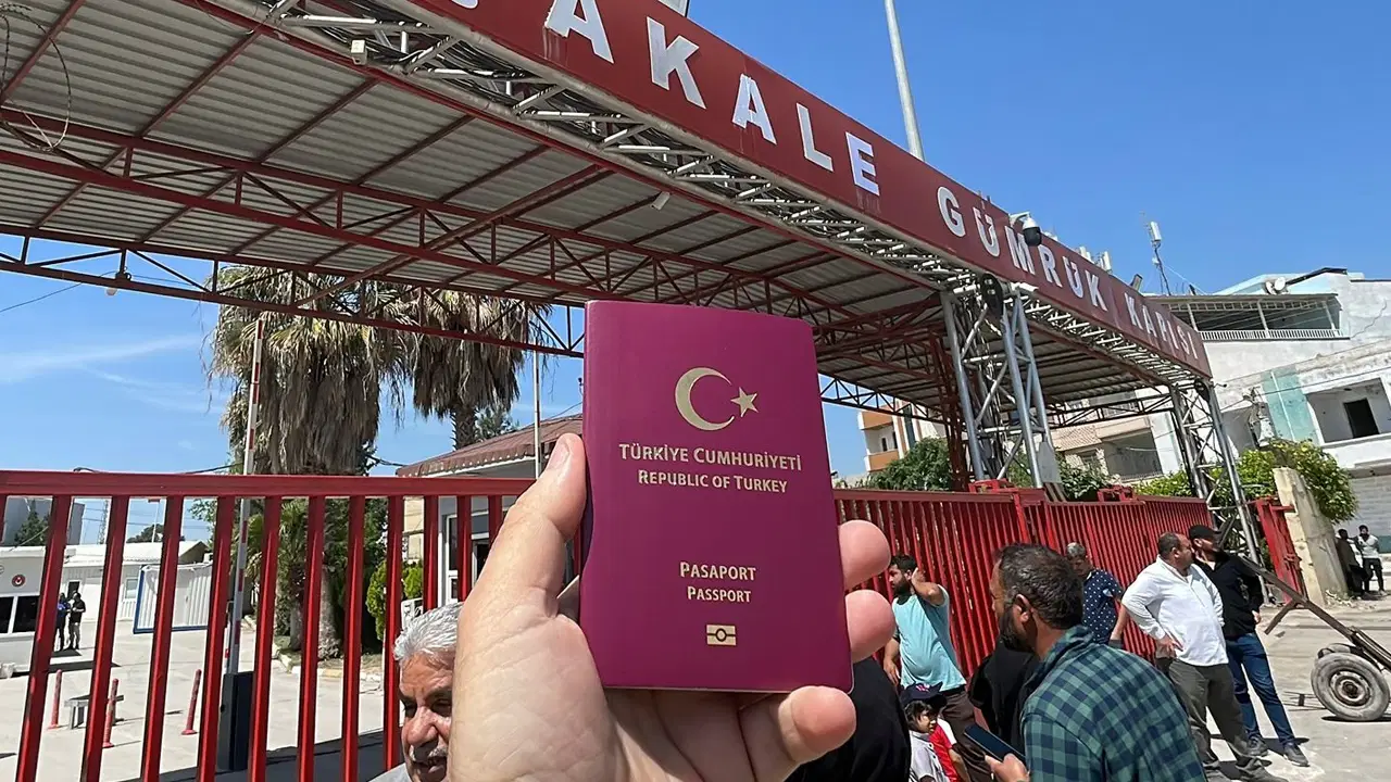 12 yıl sonra bir ilk: Akçakale Gümrük Kapısı'ndan 'pasaportlu geçiş' başladı