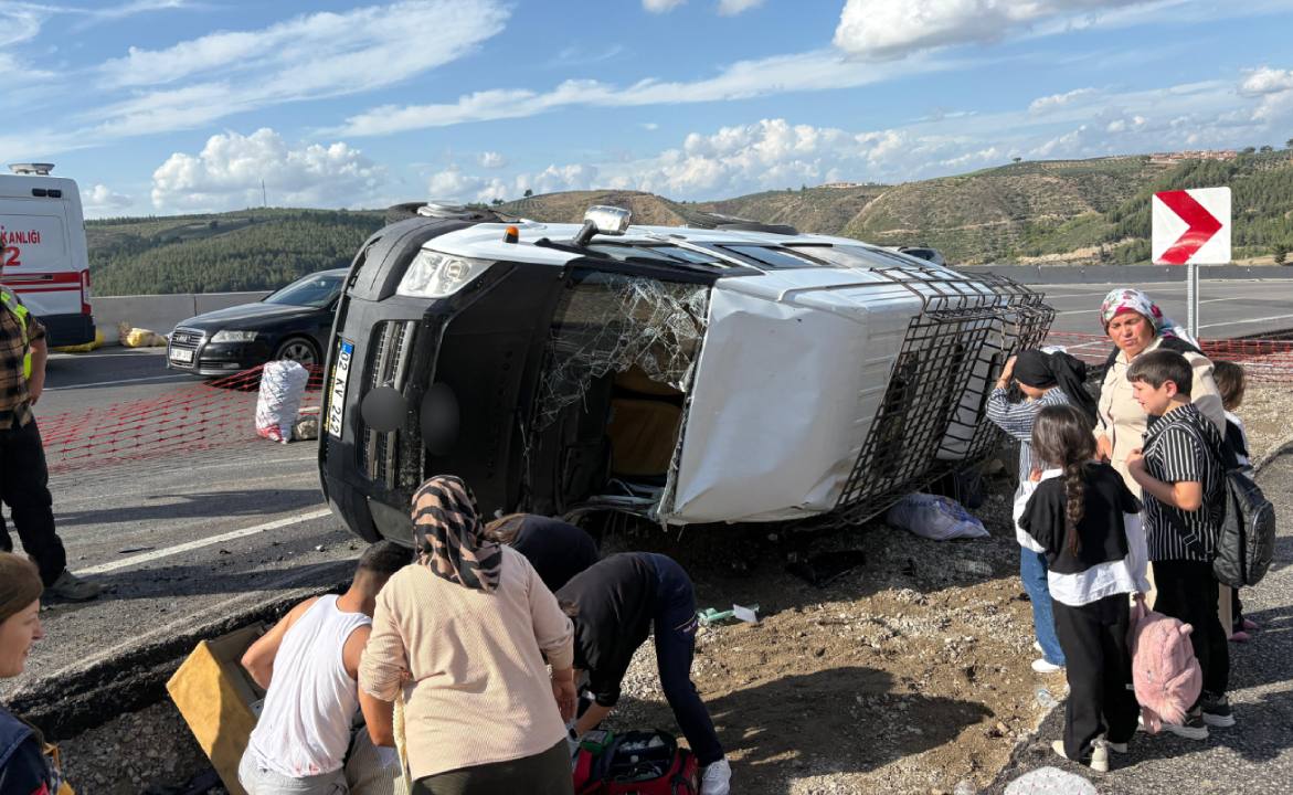 Osmaniye’de feci kaza... Yolcu minibüsü şarampole devrildi: Çok sayıda yaralı var!