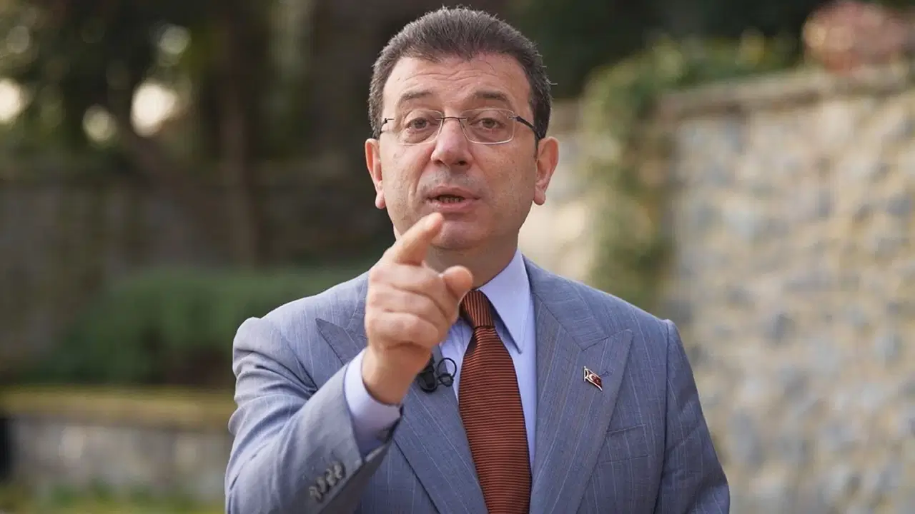 İmamoğlu 'zihniyet farkı' diyerek 2 fotoğraf paylaştı: 'Bununla övünülür mü ya?'