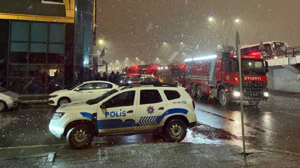 8 katlı otelde yangın paniği: Dumanlar giriş katını kapladı!