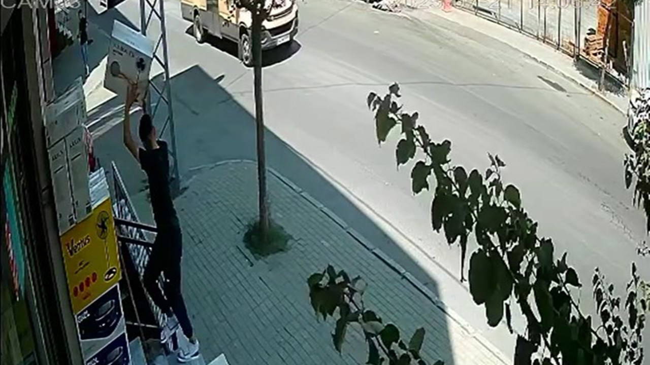 O anlar kamerada: Avcılar'da vantilatörleri çalıp kaçtılar
