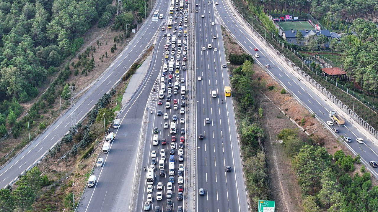 İstanbul'da haftanın ilk iş gününde trafik yoğunluğu!