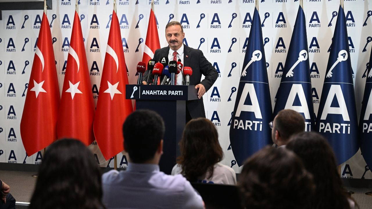 Anahtar Parti lideri Ağıralioğlu’ndan iktidara sert eleştiri: ‘İt sürülerine devleti kurban ettiler’