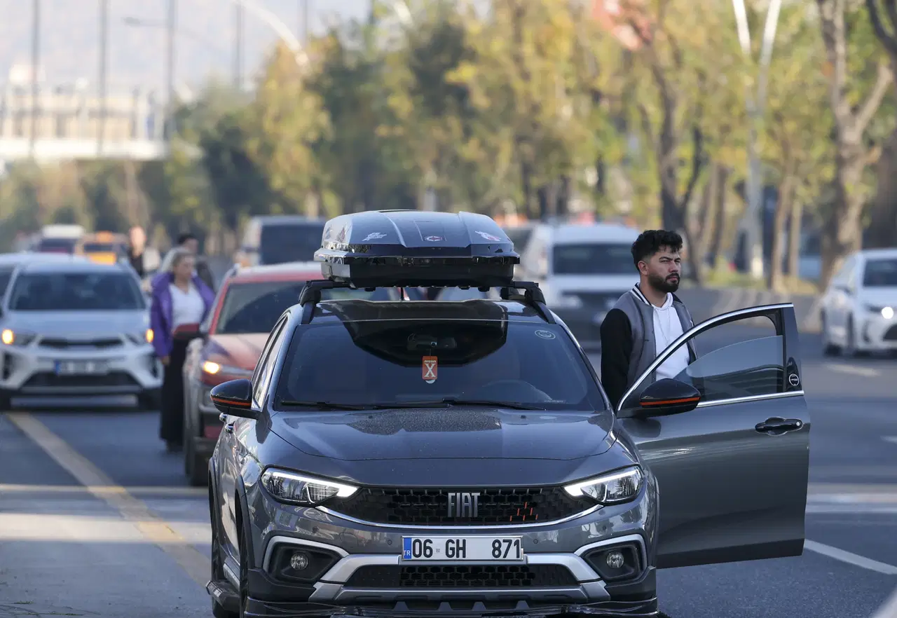 81 ilde saat 9'u 5 geçe hayat durdu... Sonsuz minnet, sonsuz sevgi: Türkiye Ata'sını özlemle andı