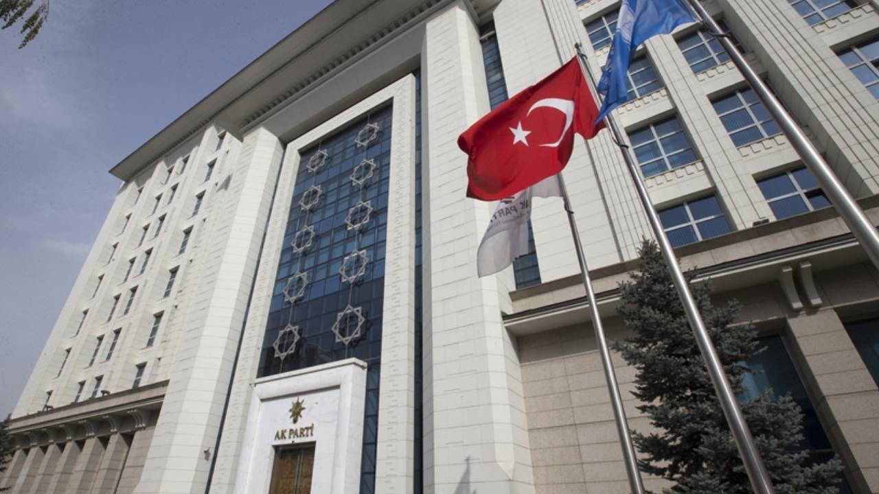 AKP'li isimden dikkat çeken 'anayasa' çıkışı!