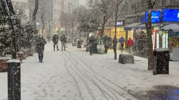 Valilik saat verdi... Bolu için 'yoğun kar' uyarısı: 20 santimi aşacak!