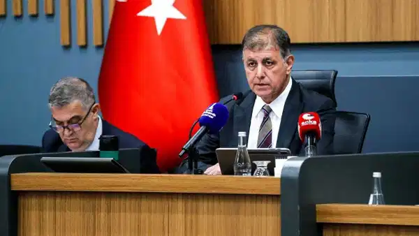 İzmir Büyükşehir Belediye Meclisi’nde ‘Rahmi Koç’ tartışması