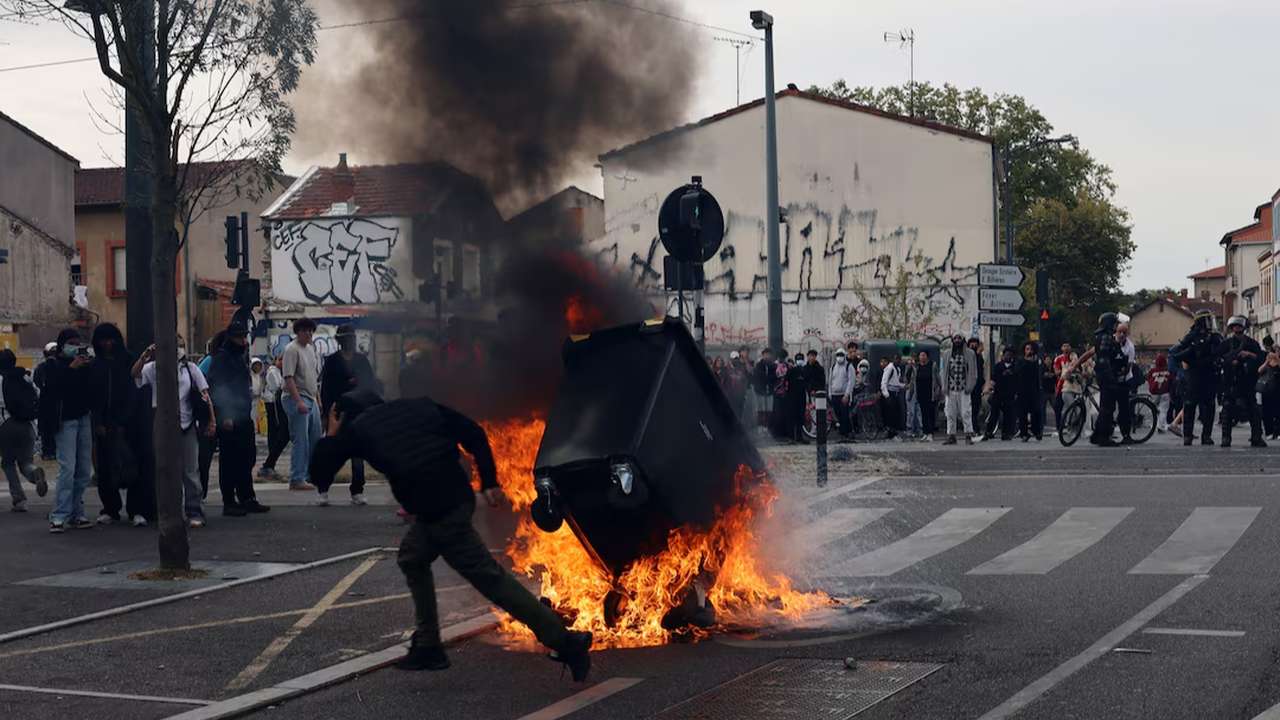 Fransa’da eğitim protestoları büyüyor: Binlerce gözaltı, yüzlerce okulda eğitime ara