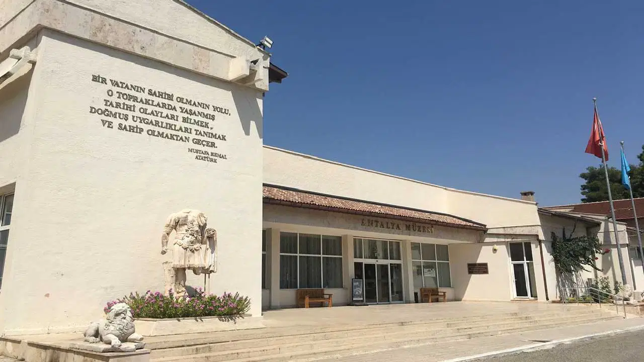 CHP'li Öztunç, Antalya Arkeoloji Müzesi'nin yıkılmasını Meclis'e taşıdı!