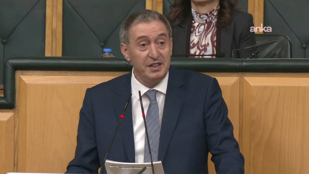 Son Dakika... Tuncer Bakırhan, DEM Parti grup toplantısında konuşuyor: CHP lideri Özgür Özel'e 'sendrom' tepkisi