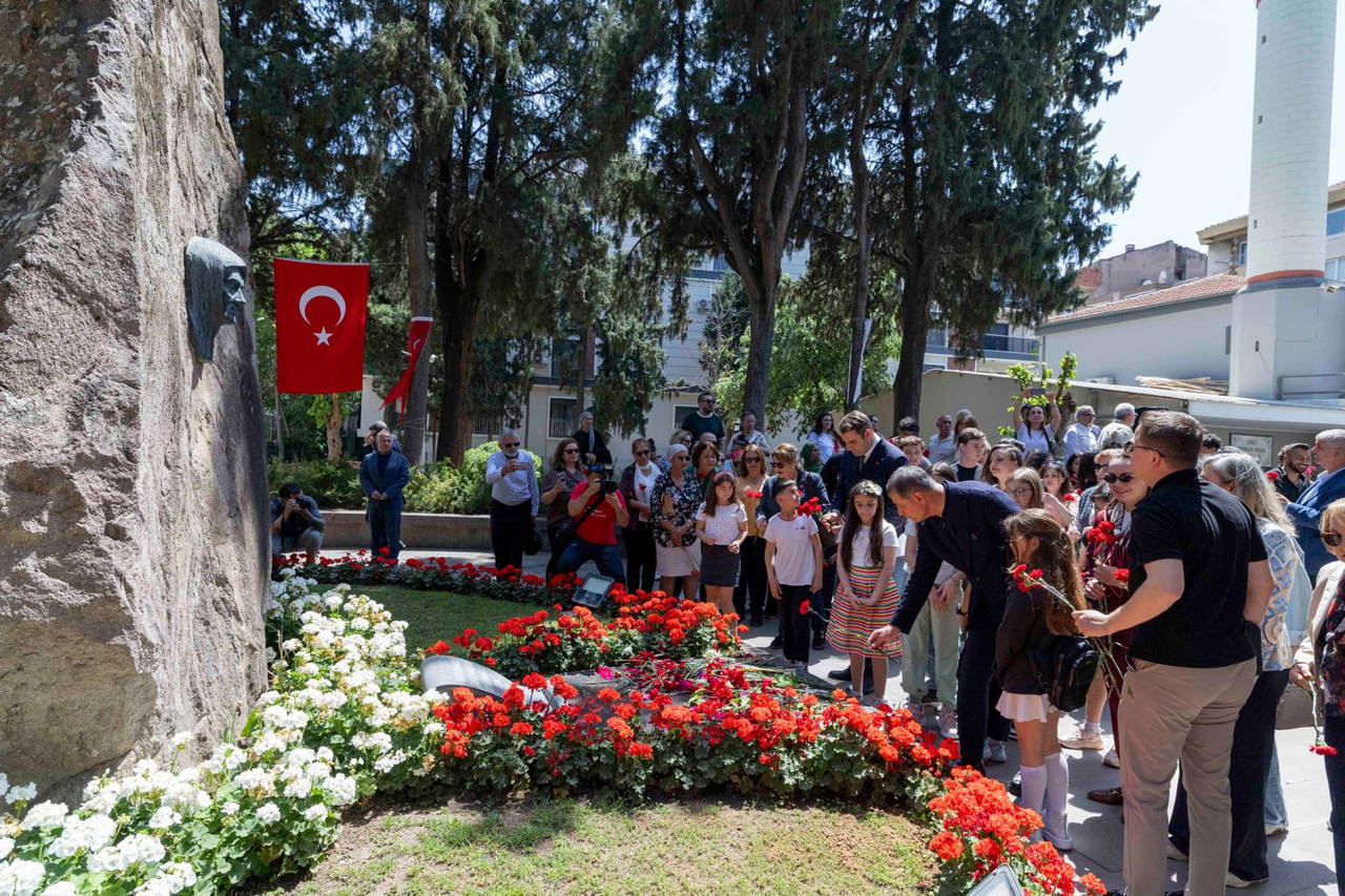Cemil Tugay: Öz annemizsiniz, hepimiz sizin çocuklarınızız