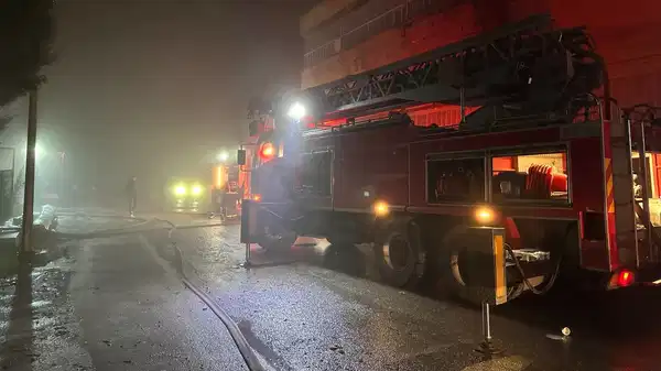 Uşak'ta poşet fabrikasında korkutan yangın!