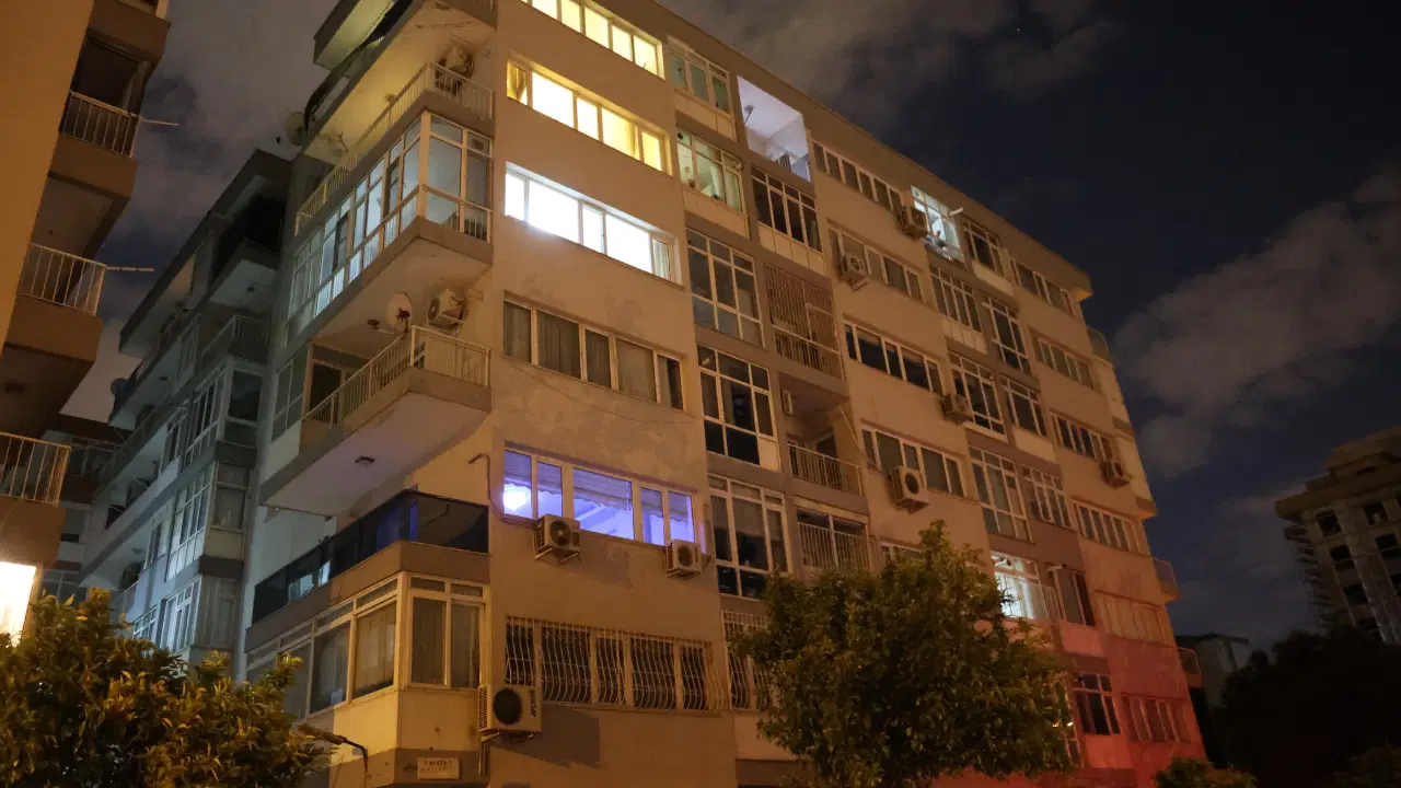 İzmir'de 73 yaşındaki baba, oğlunu bıçaklayarak öldürdü