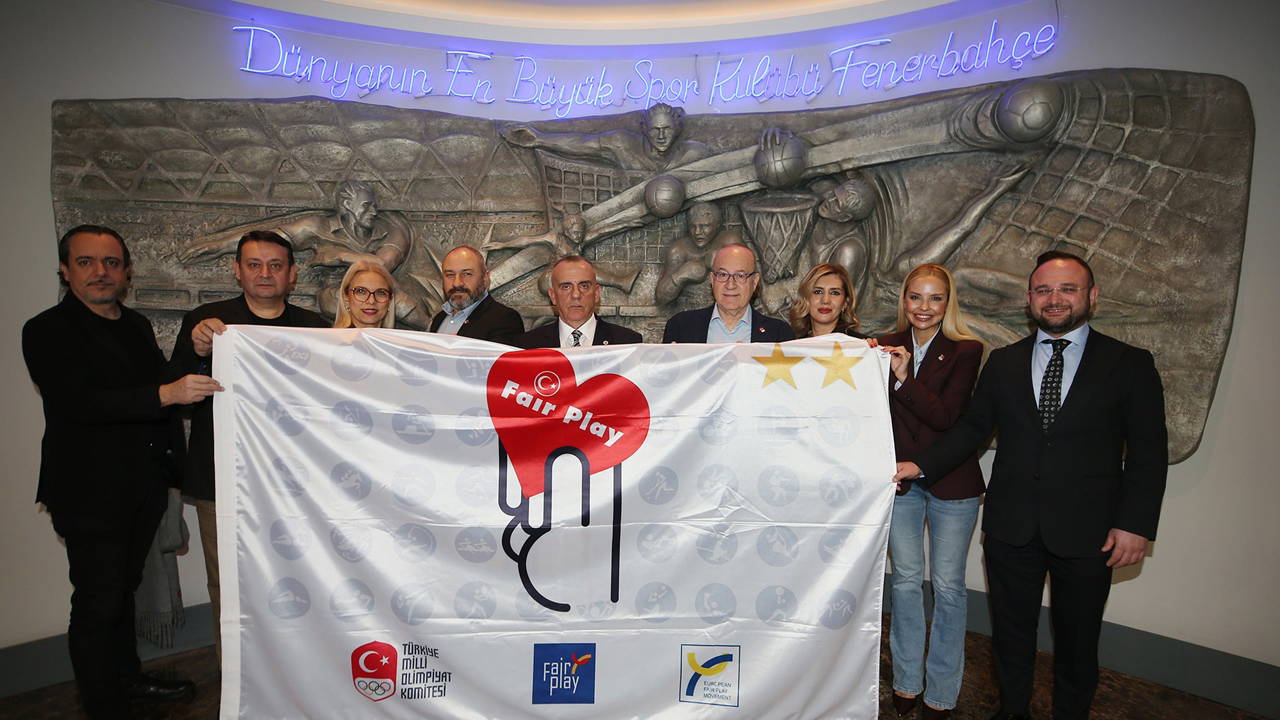 TMOK tarafından Fenerbahçe'ye 'Fair Play Altın Şeref Bayrağı' verildi! 