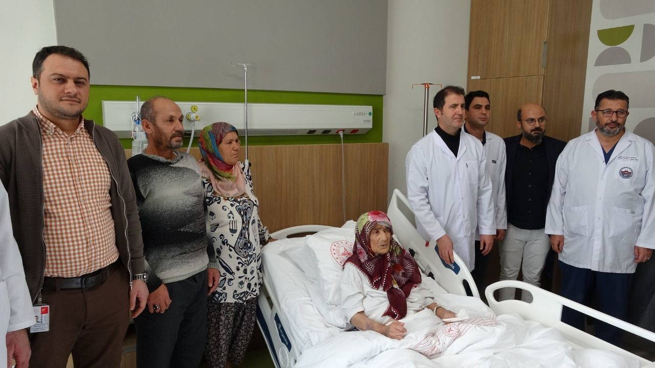 Nefes darlığı şikayetiyle hastaneye gitti: 4,5 kilogramlık tümör çıkarıldı!