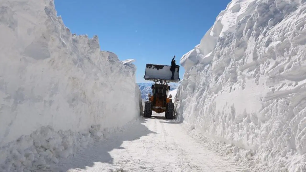 Van, Muş, Hakkari ve Bitlis'te 329 yerleşim yerine ulaşım sağlanamıyor
