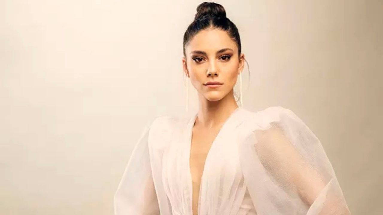 Dilin Döğer kimdir? Uzak Şehir dizisinin Zerrin'i Dilin Döğer hangi dizi ve filmlerde oynadı?