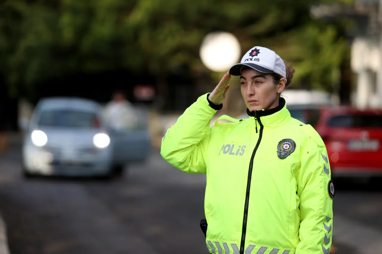 81 ilde saat 9'u 5 geçe hayat durdu... Sonsuz minnet, sonsuz sevgi: Türkiye Ata'sını özlemle andı