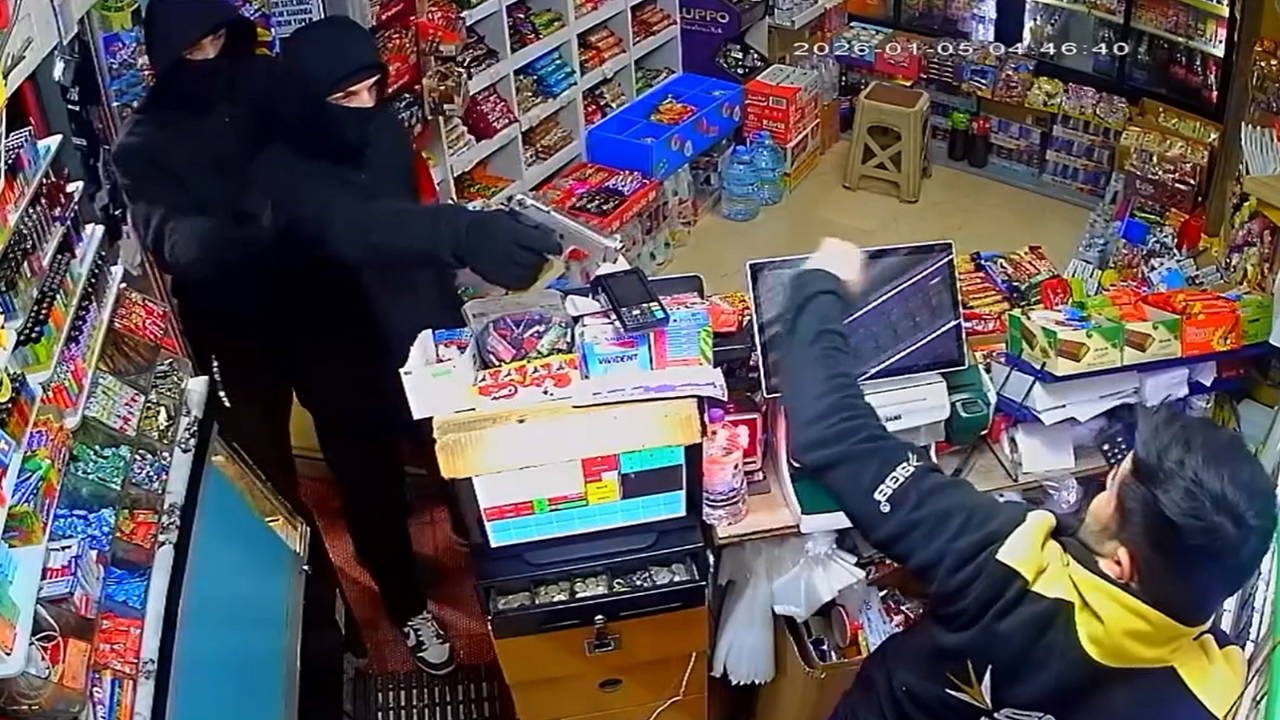 Afyonkarahisar'da market hırsızlığı: Kasadaki parayı gasbeden 2 şüpheli tutuklandı