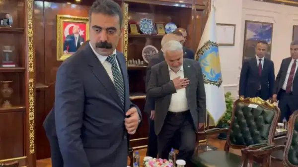 Ortalık bir anda buz kesti: Diyarbakır'da DEM Parti ve HÜDA-PAR arasında tokalaşma krizi!