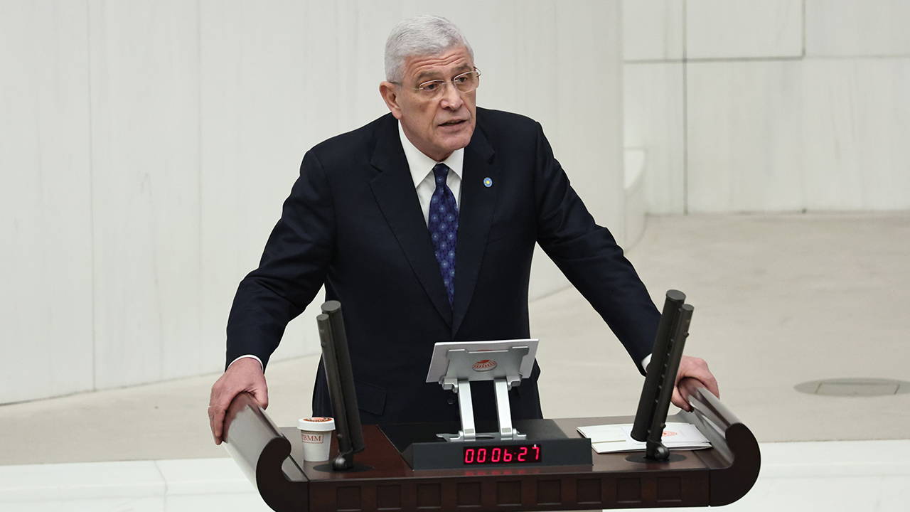 Müsavat Dervişoğlu, Meclis özel oturumunda konuştu: 'Bir daha hiçbir 23 Nisan'a mahcubiyetin gölgesi düşmesin'