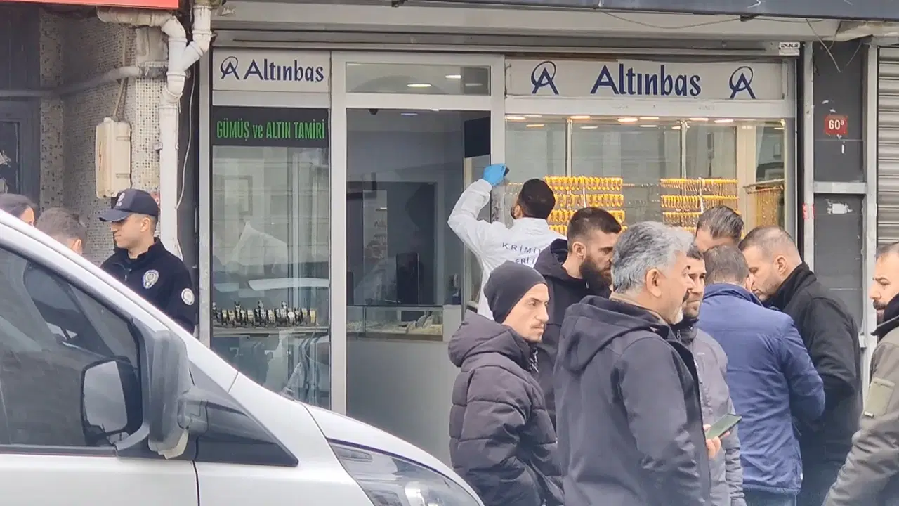 Eyüpsultan’da kuyumcu soygunu: Direnen esnafı vurup kaçtılar!