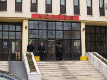 'Sette beni kadına çeviriyorlar...