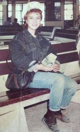 Eski şarkıcı Gülten Yaşar milli piyango bileti satıyor