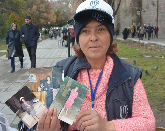 Eski şarkıcı Gülten Yaşar milli piyango bileti satıyor