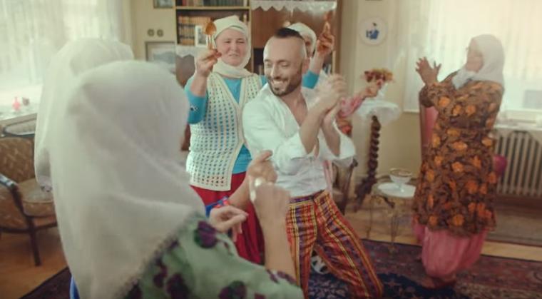 Mabel Matiz'in klibinde oynamışlardı, bakın şimdi ne yapıyorlar