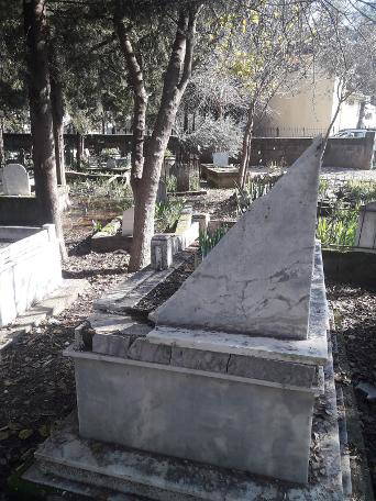 Mezarlıkta dehşete düşüren olay