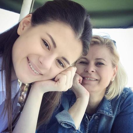 Kırgın Çiçekler'in oyuncusunun annesi hayatını kaybetti