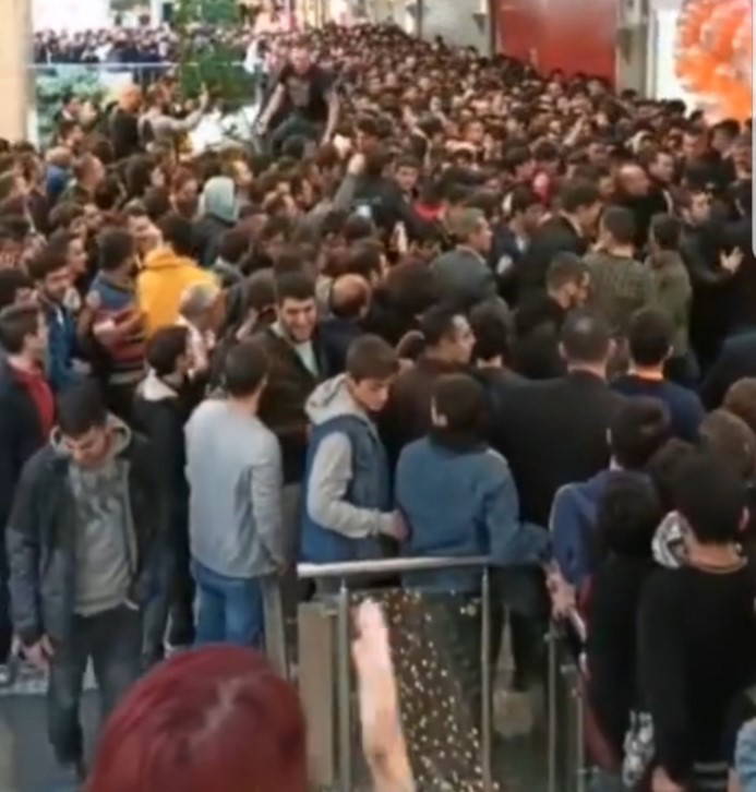 Ankara'da izdiham nedeniyle mağaza açılışı iptal edildi