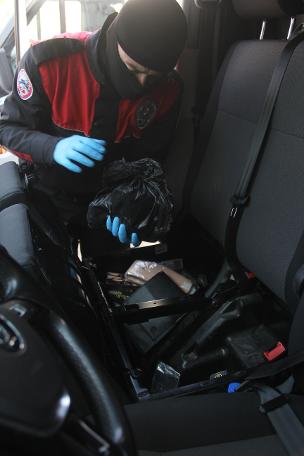 Ticari araçtan cephanelik çıktı