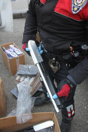 Ticari araçtan cephanelik çıktı