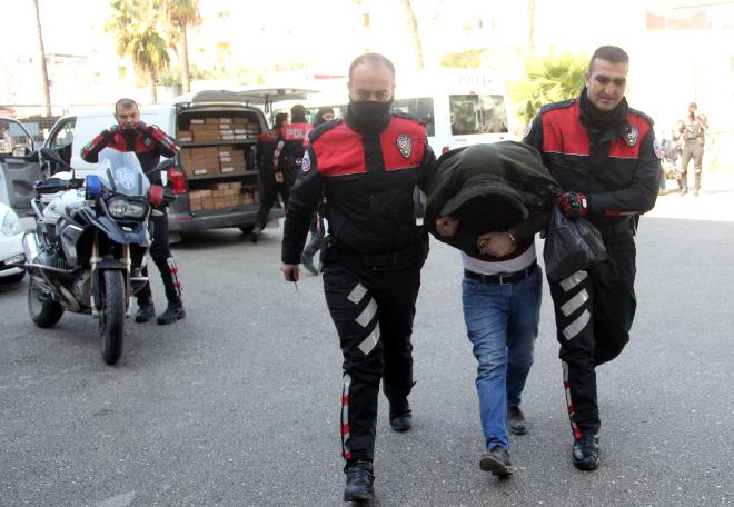 Ticari araçtan cephanelik çıktı